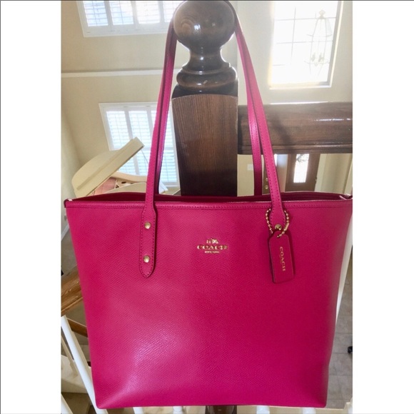 Coach Handbags - 💞Coach Crossgrain Leather City Zip Top Tote💞